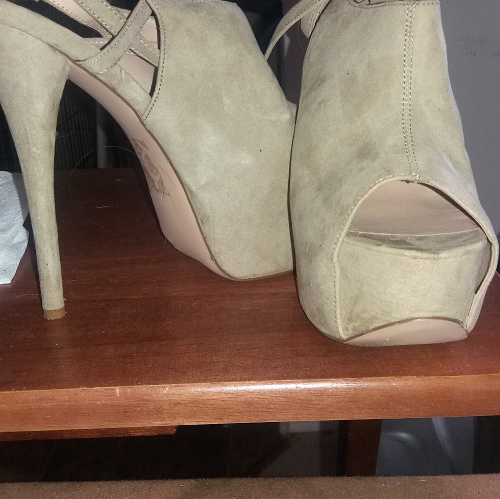 Open-toed high heeled ankle booties